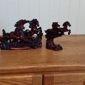 Resin wild horse statues